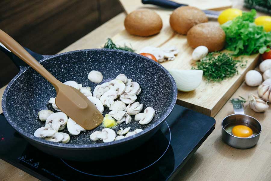 Cooking on an electric induction cooktop